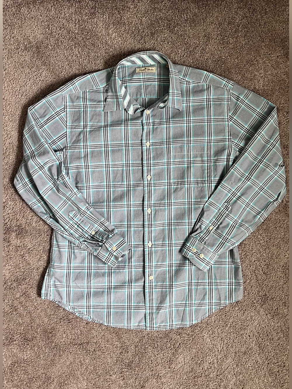 Men's Casual Plaid Button-Down Shirt in Light Gray and Teal